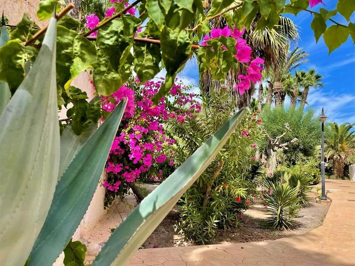Beautiful Apartment In Roquetas De Mar With Shared Pool Spanien