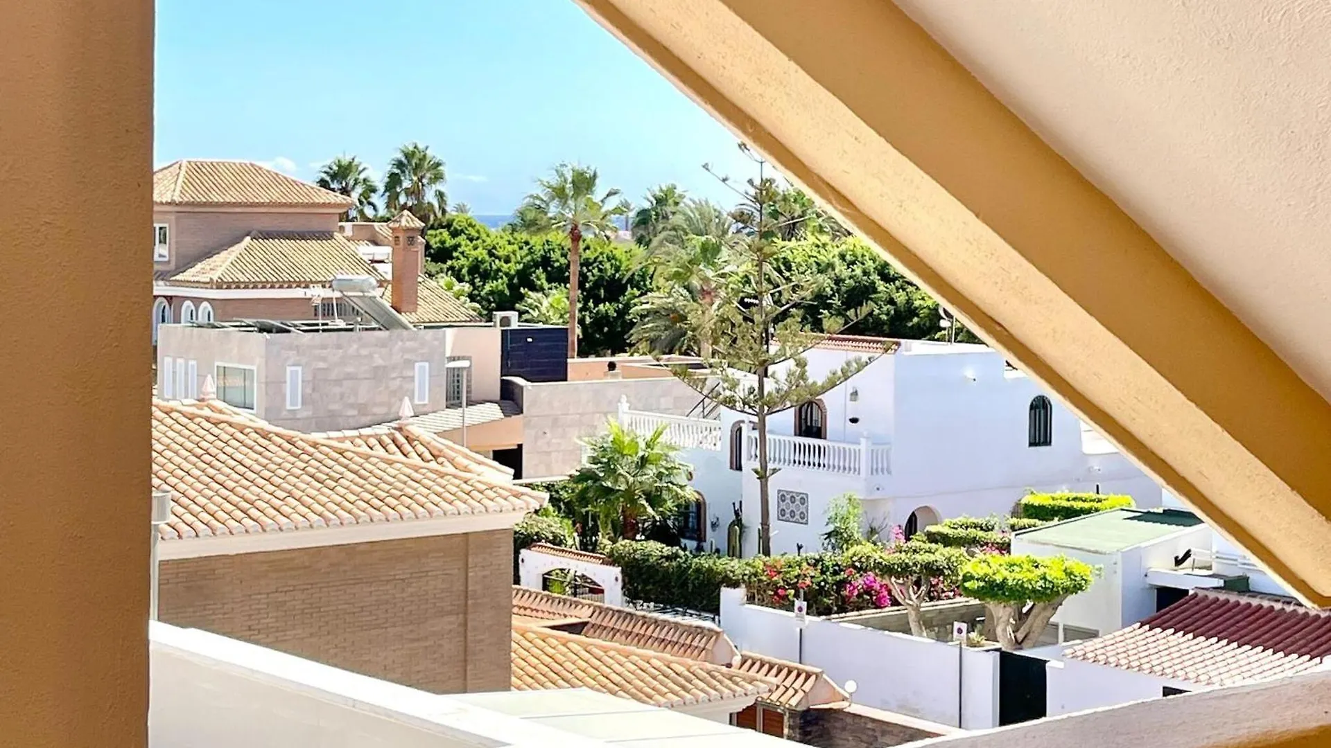 Beautiful Apartment In Roquetas De Mar With Shared Pool
