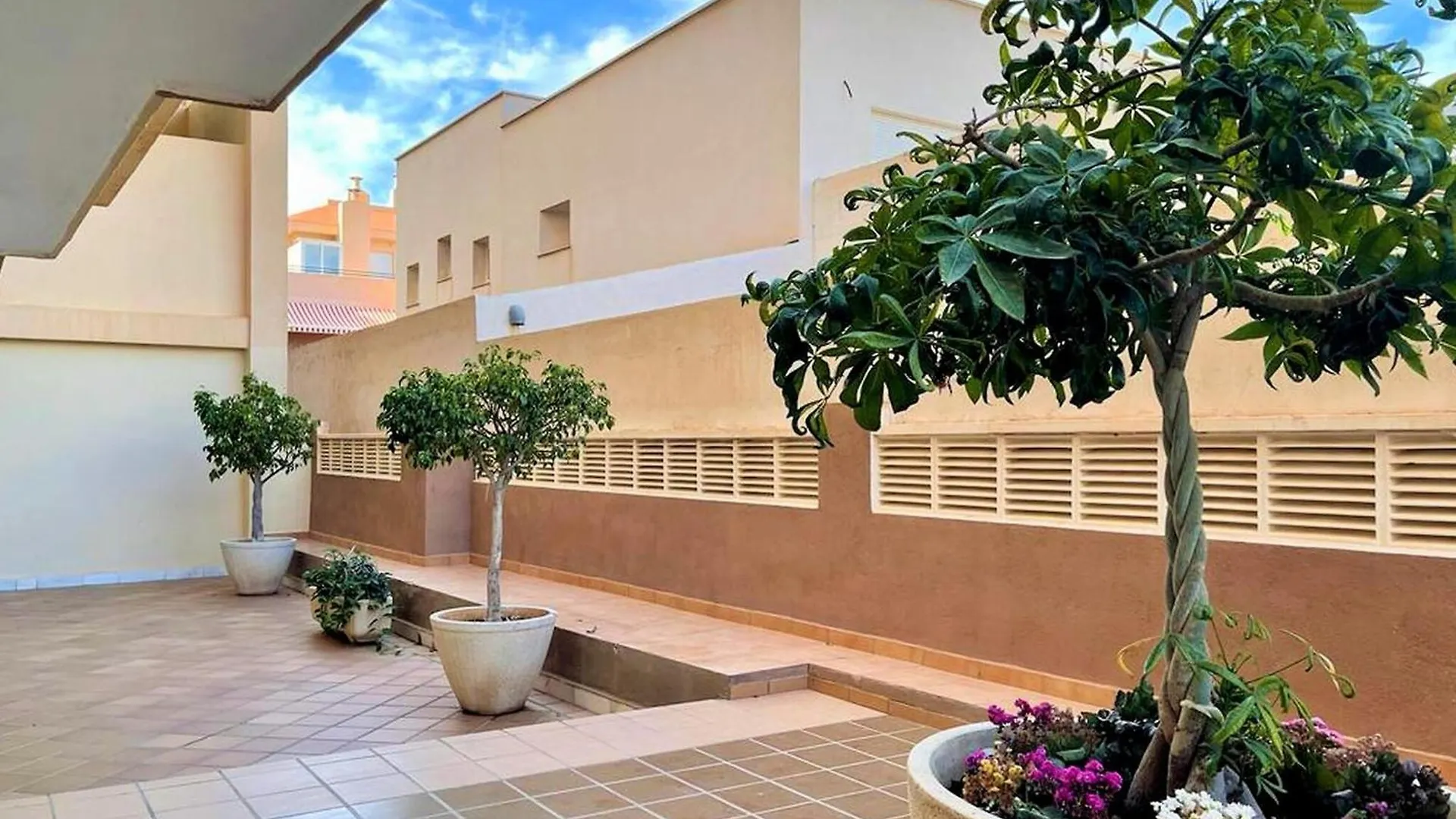 Beautiful Apartment In Roquetas De Mar With Shared Pool