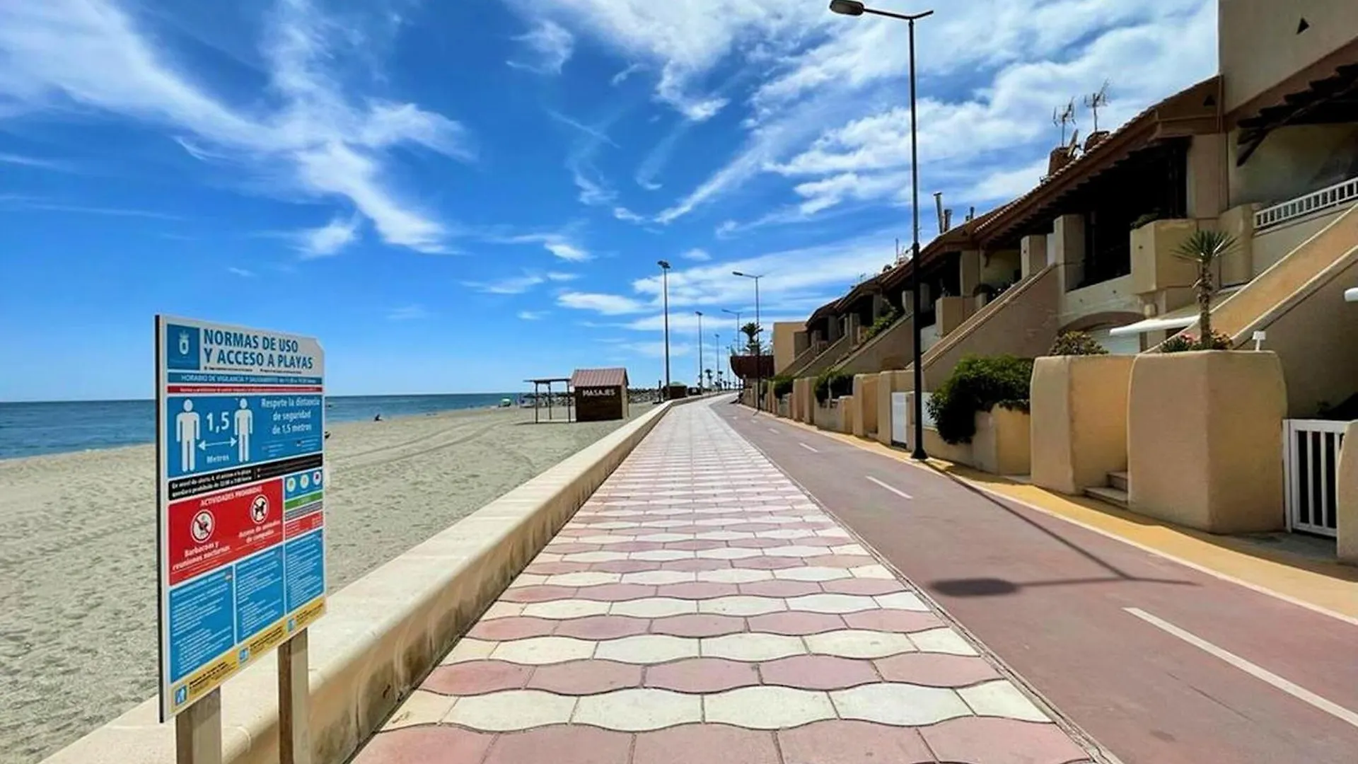 Beautiful Apartment In Roquetas De Mar With Shared Pool