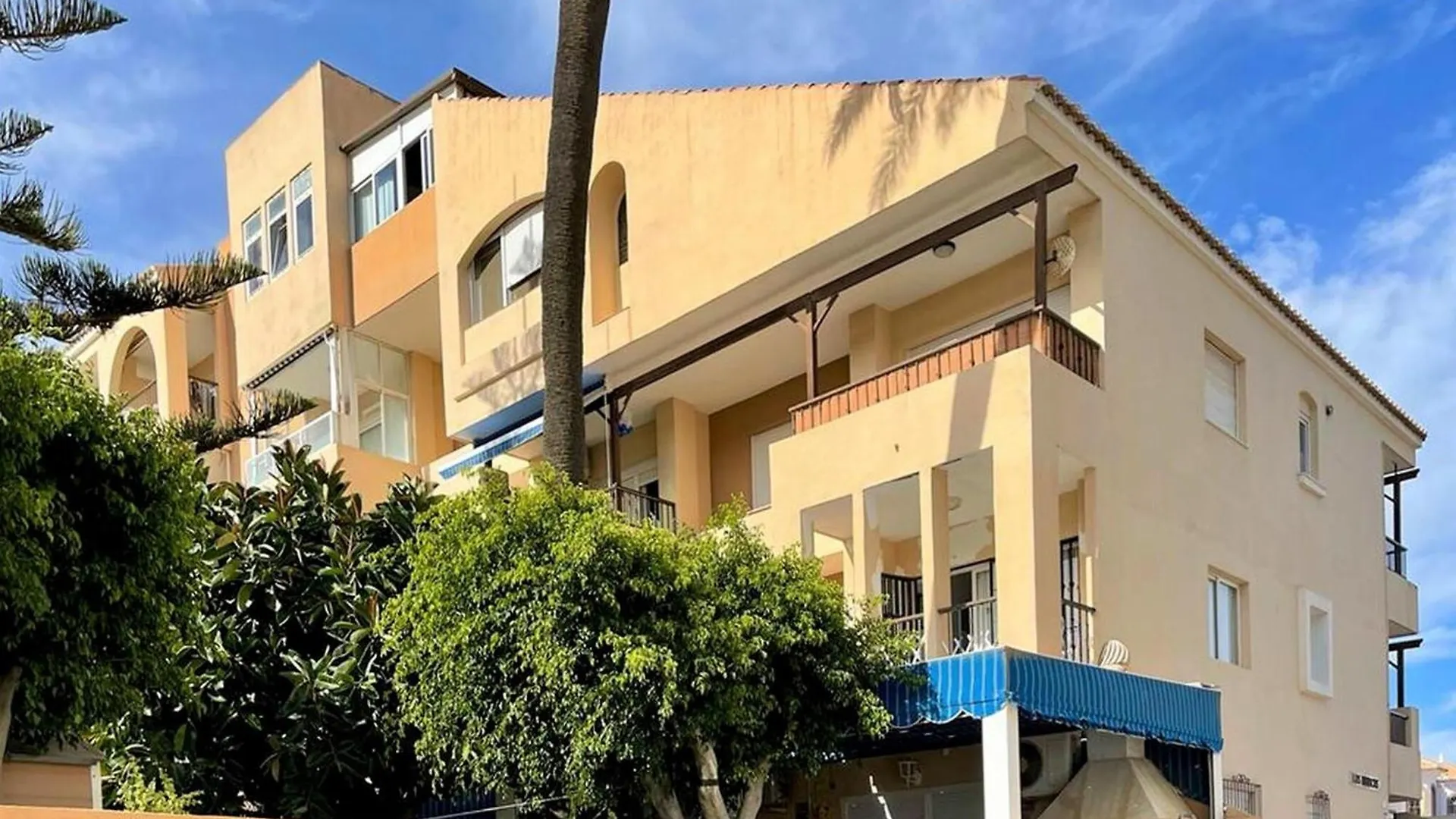 Beautiful Apartment In Roquetas De Mar With Shared Pool