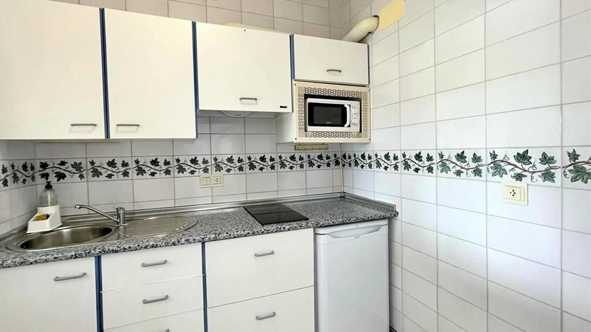 Beautiful Apartment In Roquetas De Mar With Shared Pool